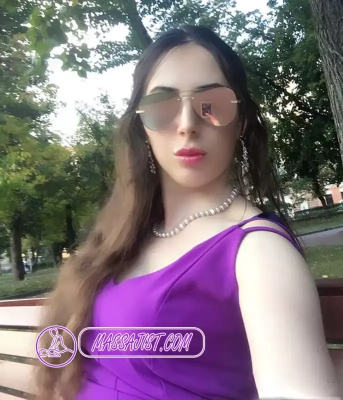 Елена — массаж в Москве