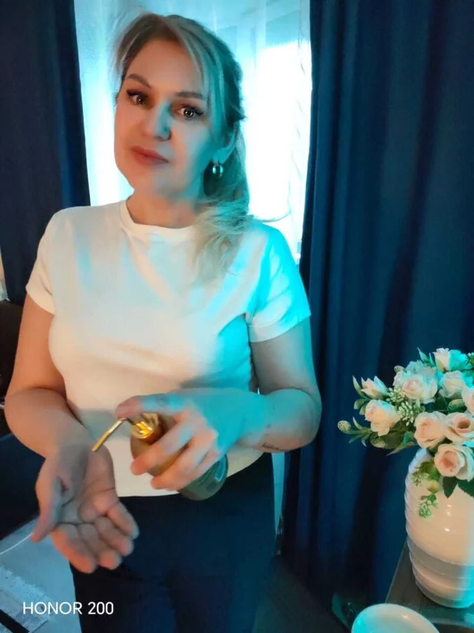 Елена, 18 лет — эромассаж в Саратове
