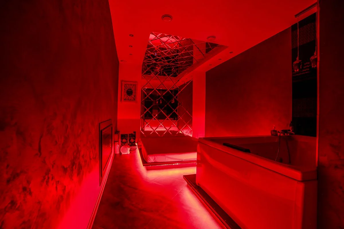 Салон «Red Rooms»